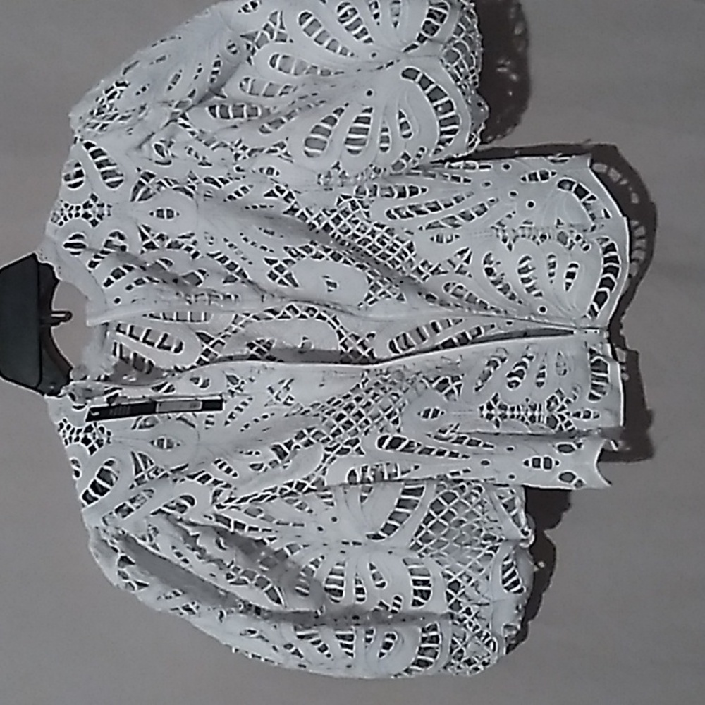Fashion Nova white puffy sleeve full zipper backed Women's Size medium - Picture 3 of 5